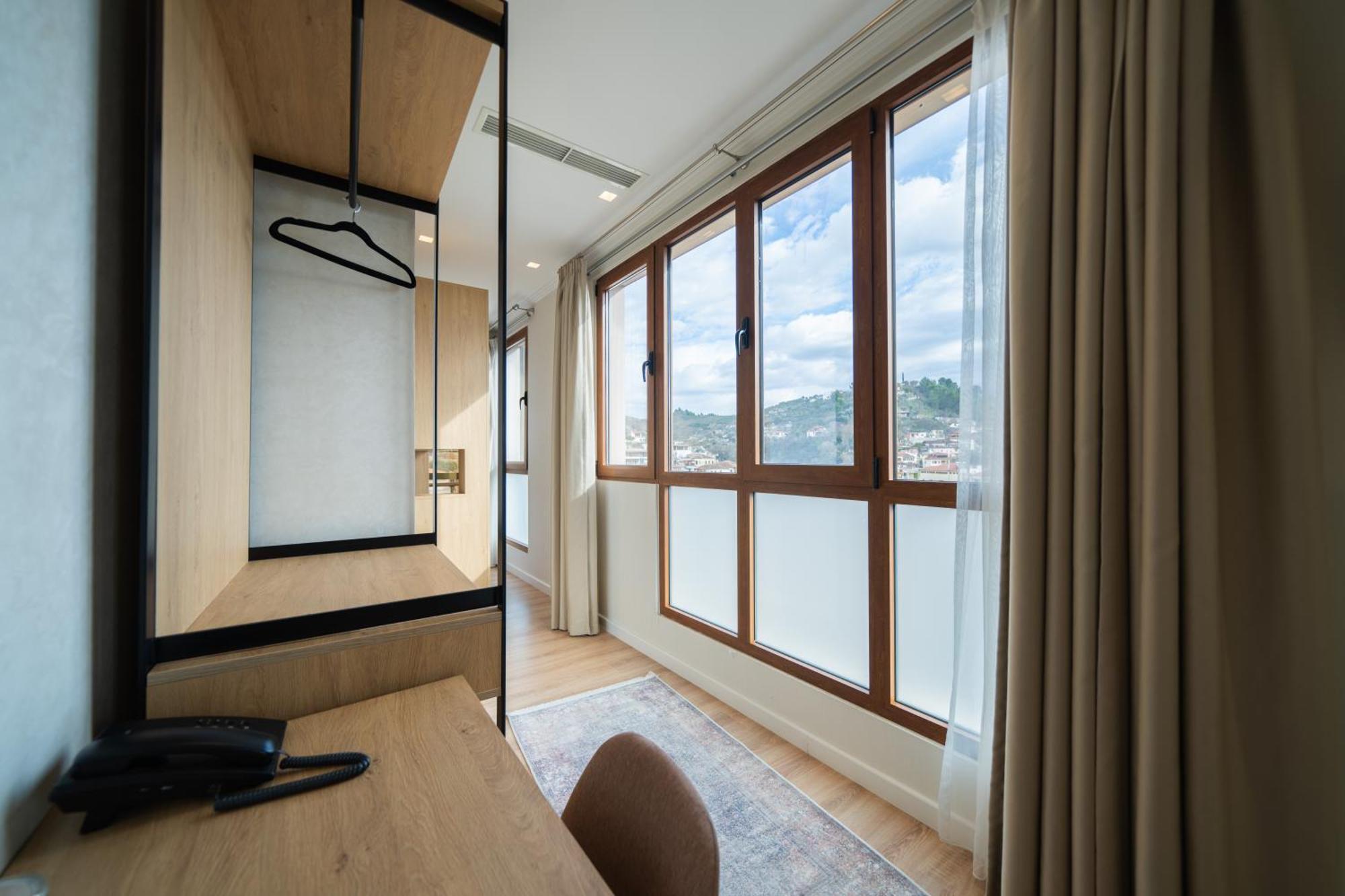 Merko Hotel Berat Exteriör bild
